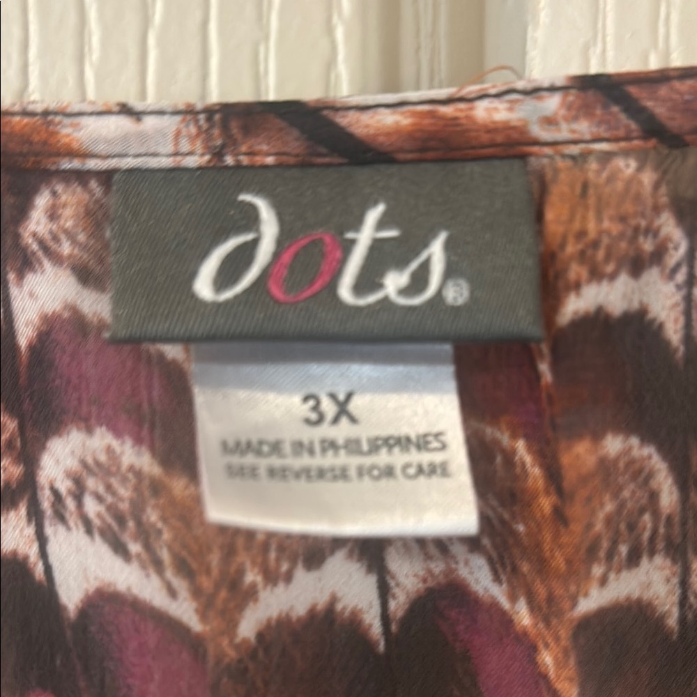 Chic Feather Patterned Top - Picture 5 of 8